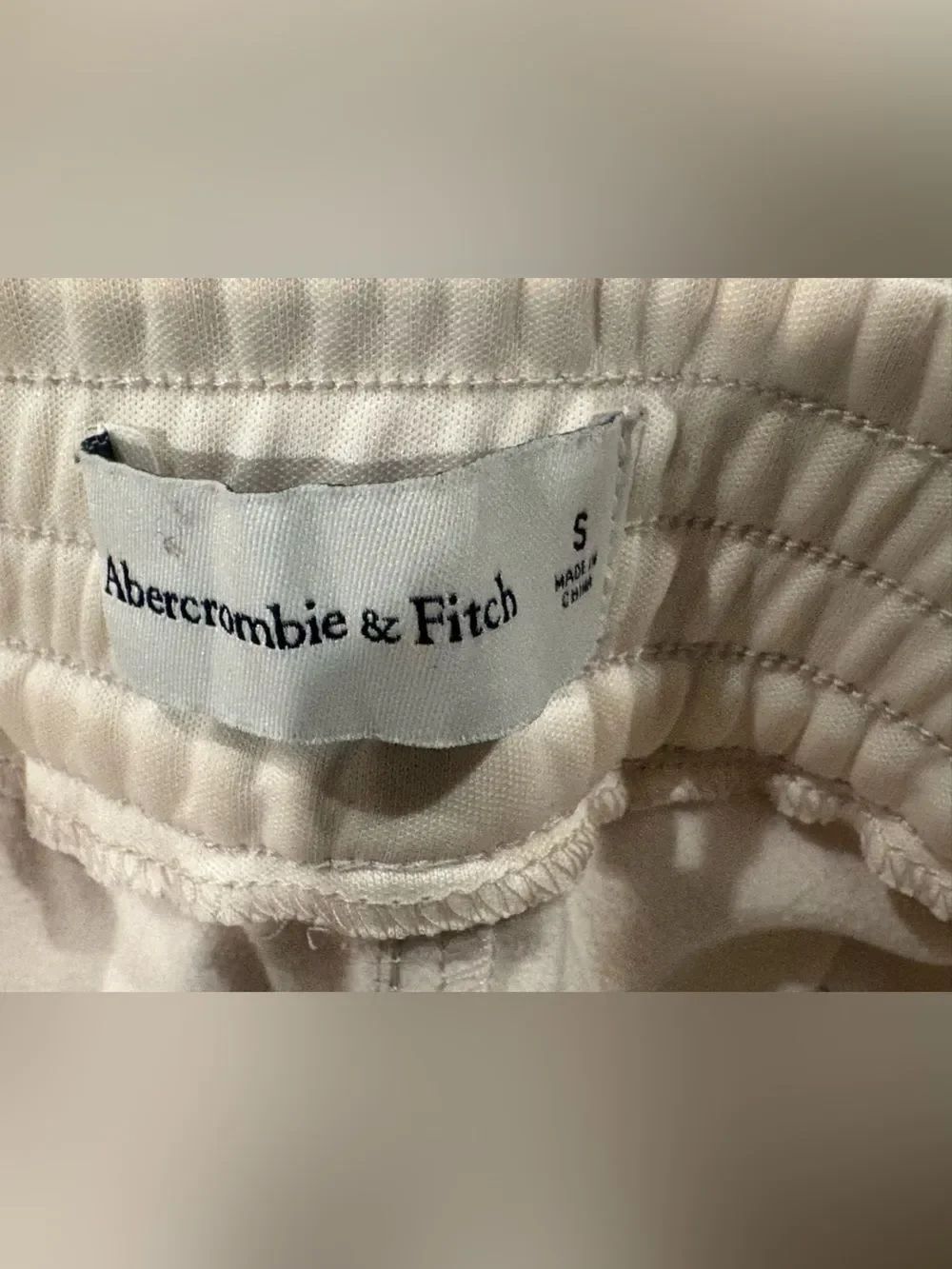 Abercrombie & Fitch Cream Vegan Cargo Joggers - Picture 7 of 7